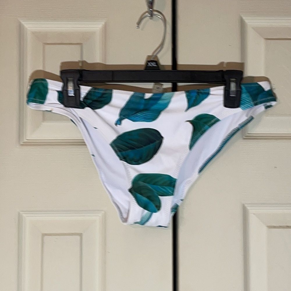 Cupshe High Leg Leaf Print Cheeky Bikini Bottoms ONLY XL NWOT - Picture 2 of 12